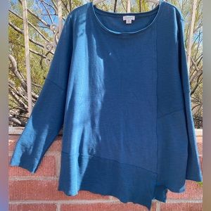 Sundance Tee with exposed angled seams